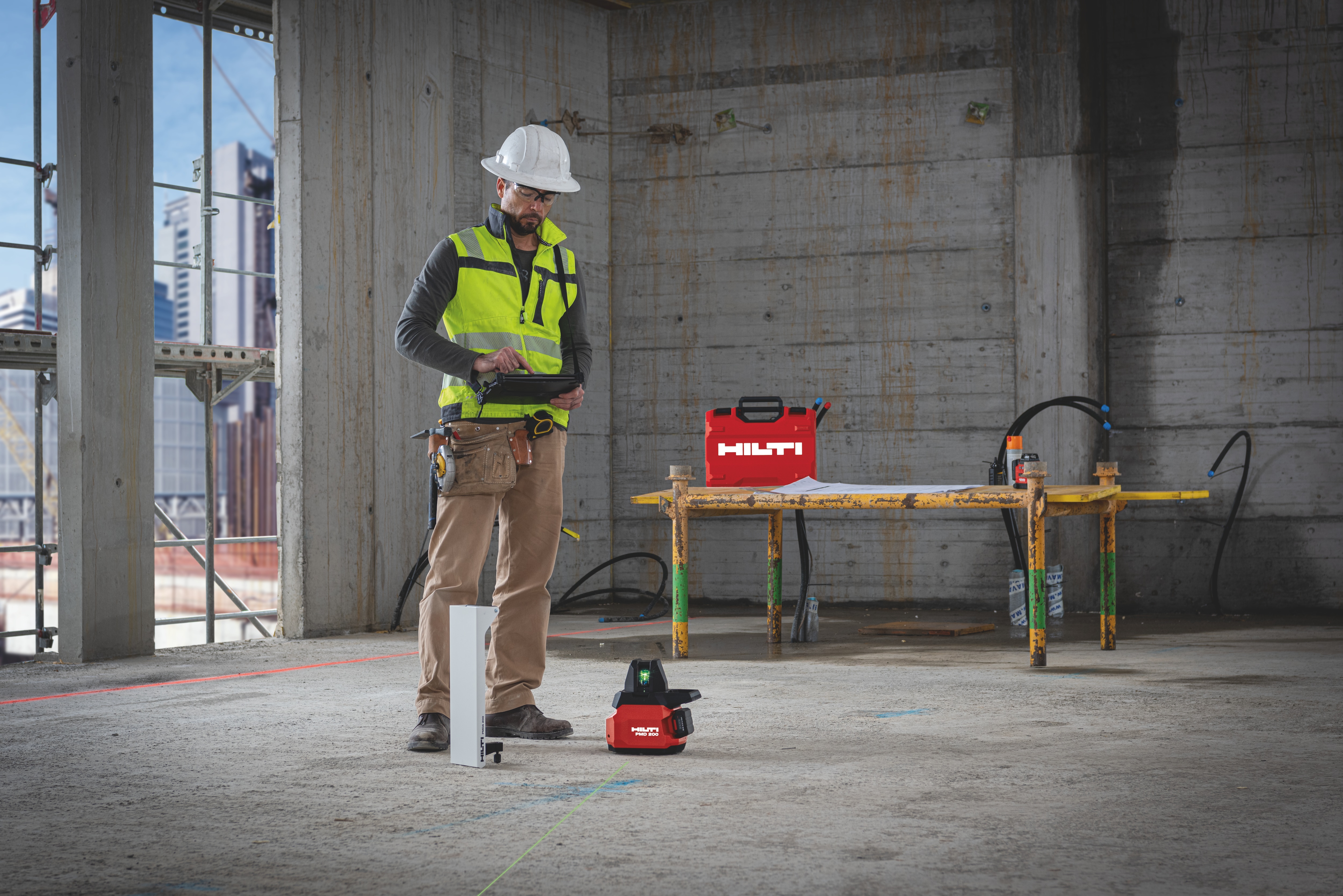 The PMD 200 enables one-person operation of a wide range of interior layout tasks.