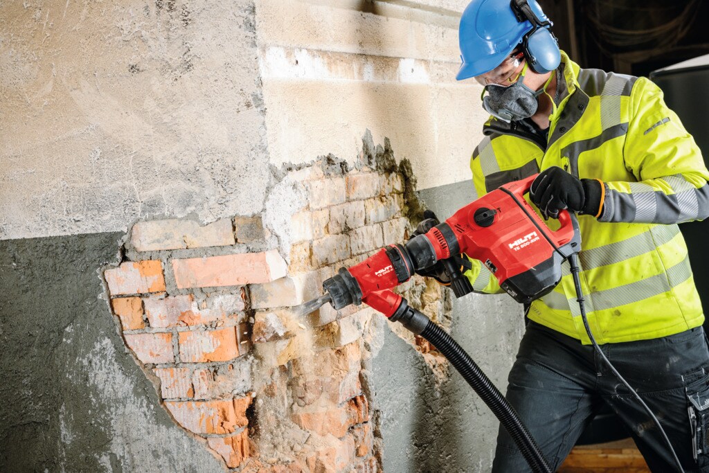 Watch the TE 500-AVR wall demolition hammer in action