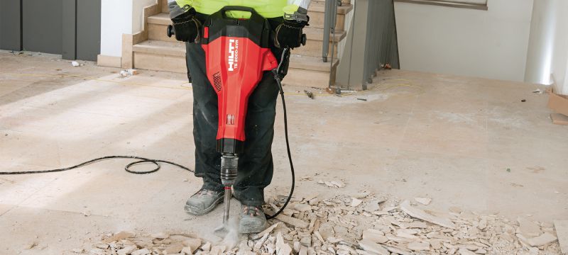 TE 2000-AVR Electric breaker Powerful and extremely light TE-S breaker for concrete and demolition work Applications 1