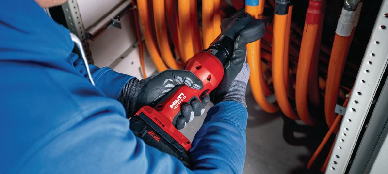 NCT 53 C-22 Copper/Aluminium cordless cable cutter Cordless inline cutter for copper and aluminium cables up to 2” │ 53 mm (Nuron battery platform) Applications 1