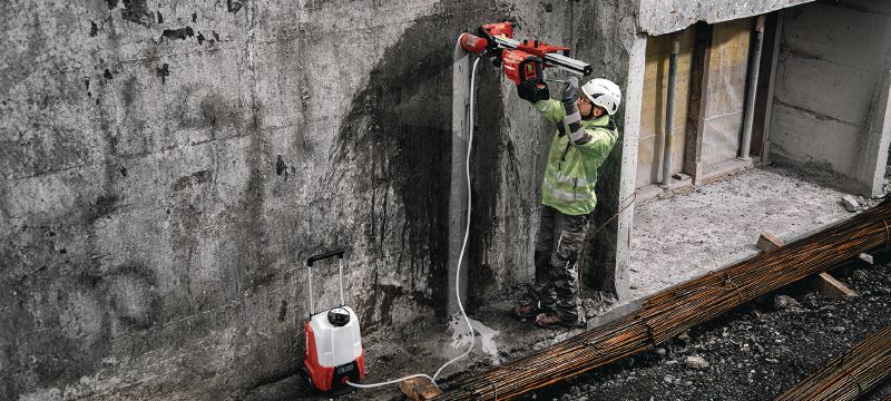 DD 150-U-22 cordless core drill Cordless diamond coring machine for handheld or rig-based coring from 52-162 mm (2 – 6-3/8) in concrete or up to 252mm (10) in masonry (Nuron battery) Applications 1