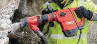 TE 500-AVR SDS Max demolition hammer Versatile SDS Max (TE-Y) demolition hammer for light-duty chiselling in concrete and masonry, with Active Vibration Reduction (AVR) Applications 2